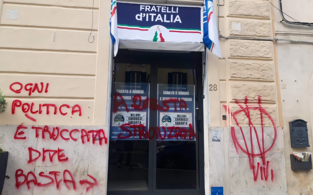 Vandali in azione a Genzano di Roma: imbrattata la sede di Fratelli d'Italia
