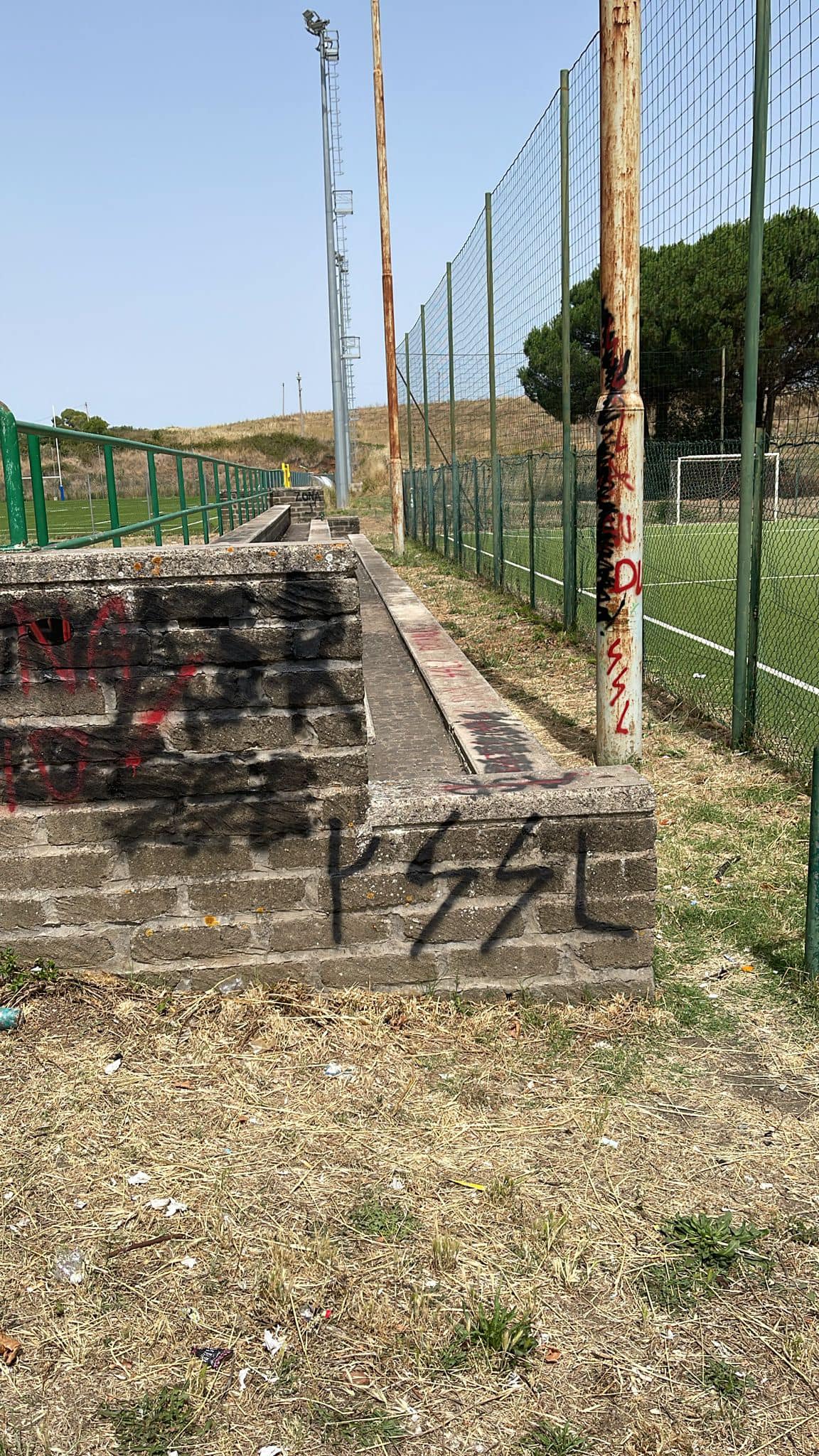 Ennesimo episodio di vandalismo a Lanuvio. Il Sindaco: "Non consentiremo più a nessuno di farla franca"