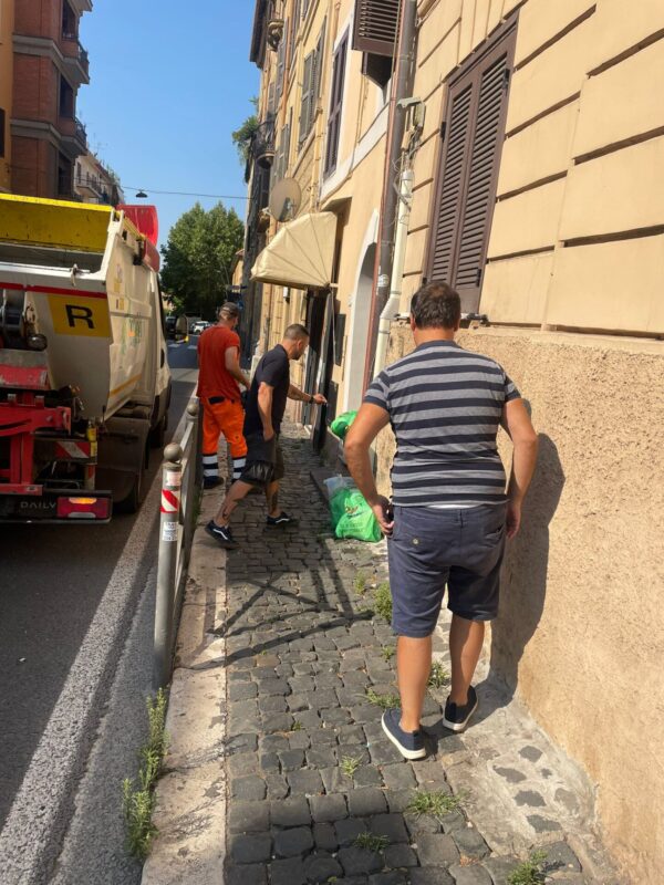 polizia locale e ispettori ambientali a lavoro