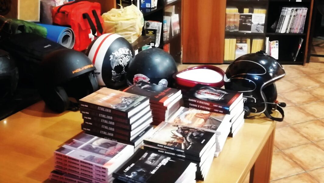 Libri appartenenti alla MotoBiblioteca del Club Falcons