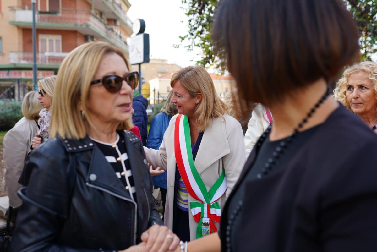 Cerimonia di commemorazione per la maestra Paola Iannamorelli presso la scuola Paola Sarro di Ciampino