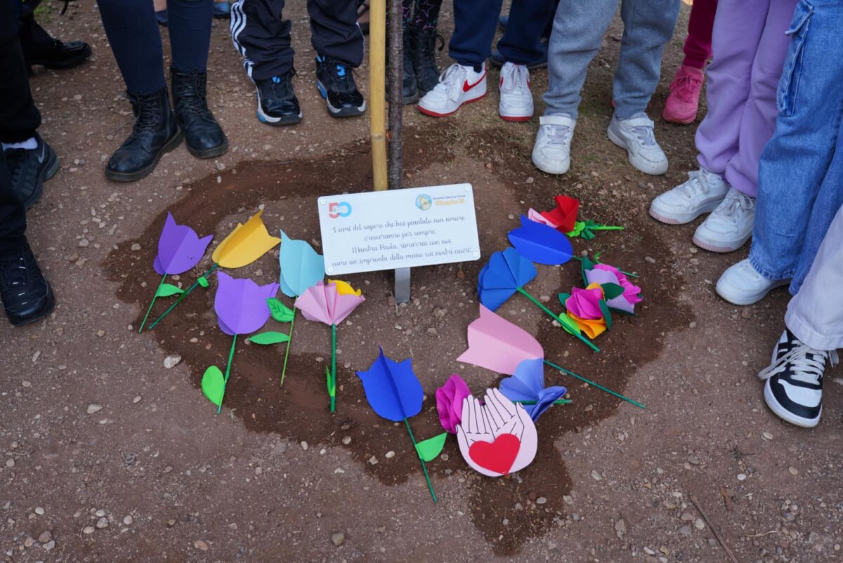 Cerimonia di commemorazione per la maestra Paola Iannamorelli presso la scuola Paola Sarro di Ciampino