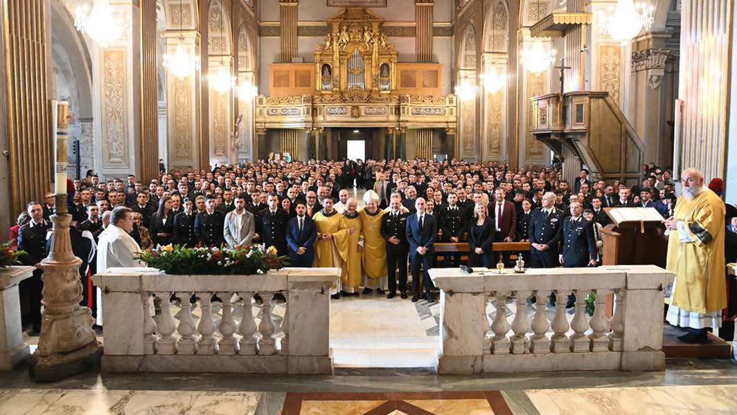 Celebrazione della Confermazione per gli allievi Carabinieri presso la Cattedrale di San Clemente a Velletri, con partecipazione di autorità e familiari.