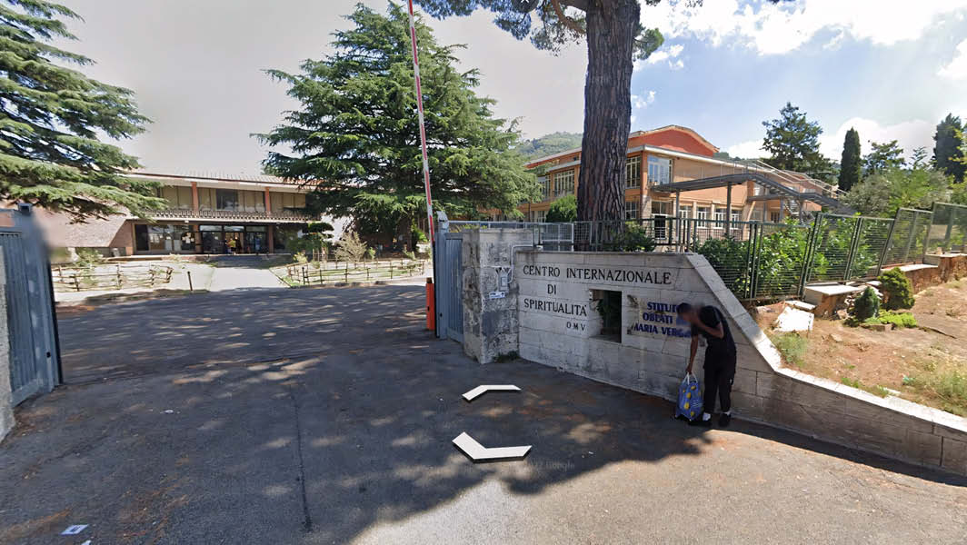 Ingresso del Centro di accoglienza Mondo Migliore a Rocca di Papa, al centro del recente annuncio del sindaco Massimiliano Calcagni sul finanziamento di 200.000 euro