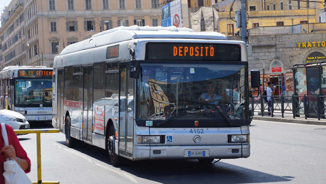 Autobus con indicazione 