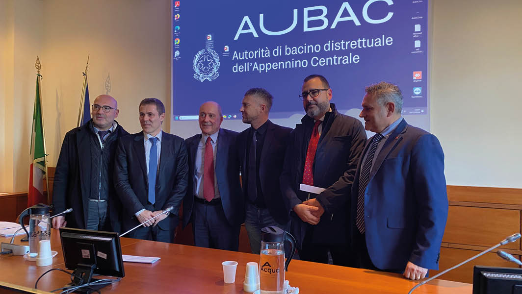 Rappresentanti istituzionali e tecnici riuniti durante la conferenza stampa dell’AUBAC sui bacini idrici dei Castelli Romani.