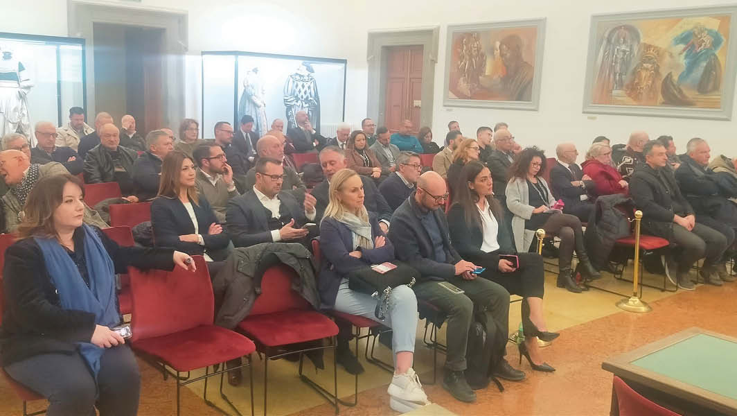 Partecipanti al convegno su urbanistica e soluzioni territoriali a Marino, organizzato da Fratelli d’Italia nella sala consiliare 