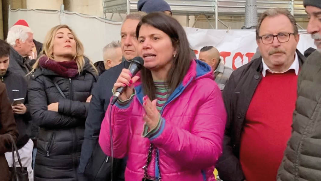 Alessandra Zeppieri, Consigliera regionale del Polo Progressista, durante un intervento in cui critica il progetto dell’inceneritore di Santa Palomba e chiama la Regione Lazio ad assumersi le proprie responsabilità.