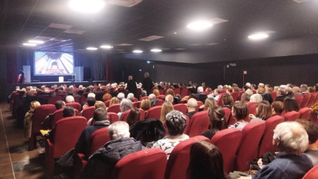 Sala gremita del Teatro 